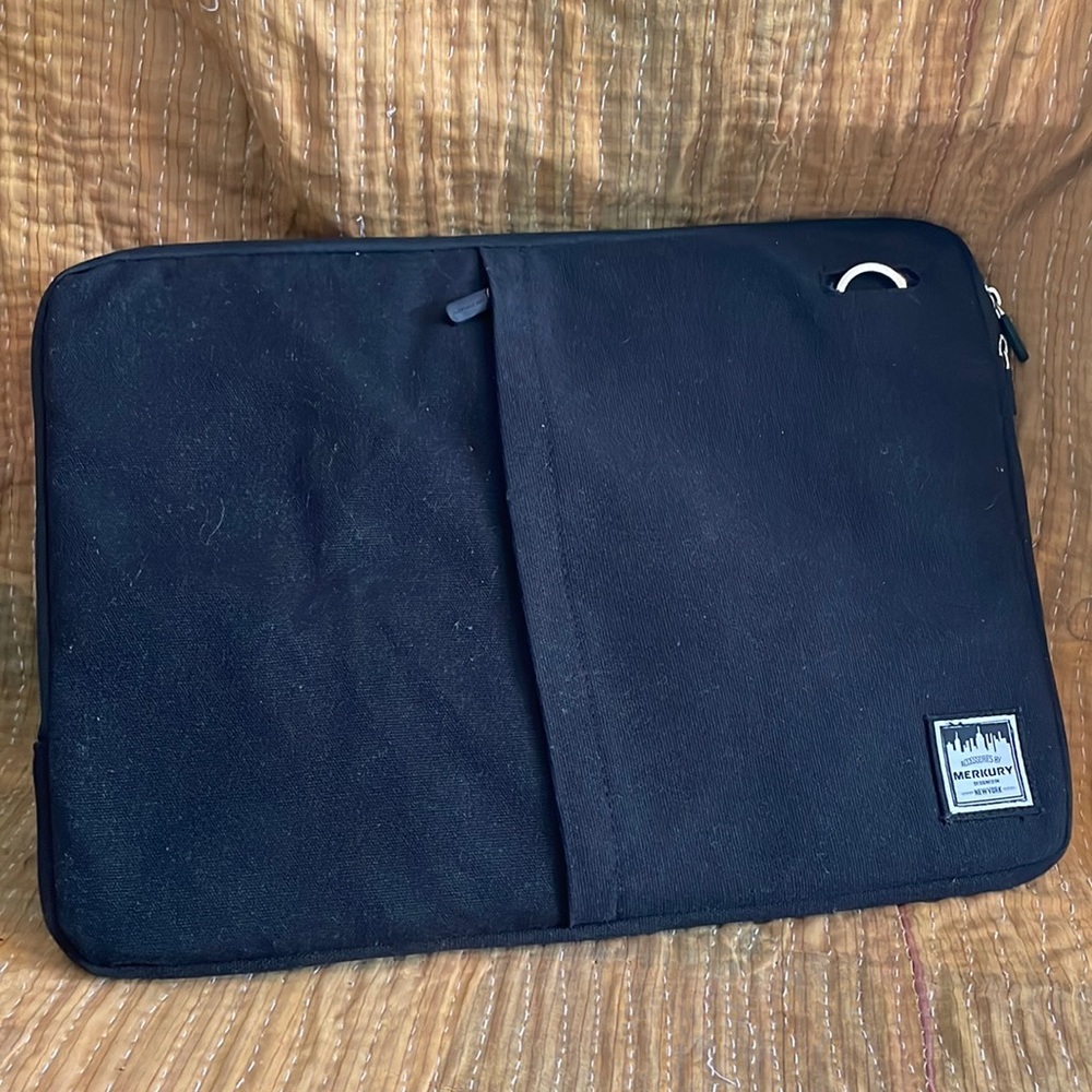 NWOT Merkury Padded Laptop/Sleeve